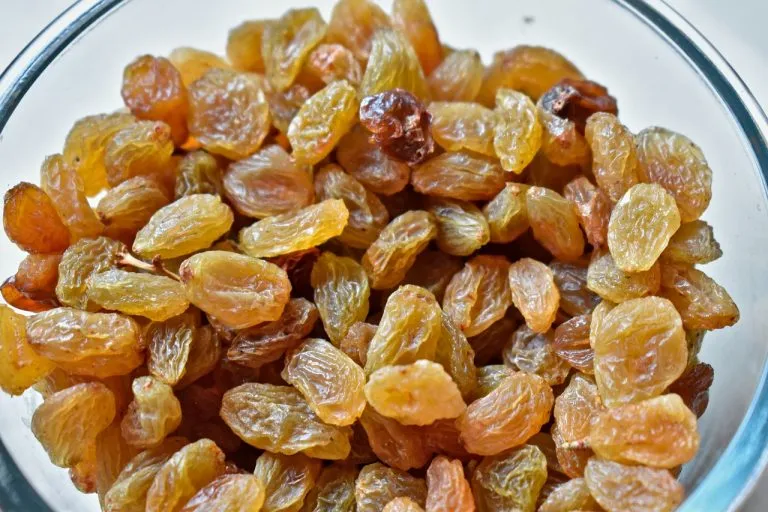 Types of raisin in Hindi
